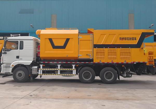 Application of asphalt gravel synchronous sealing truck in road construction_2